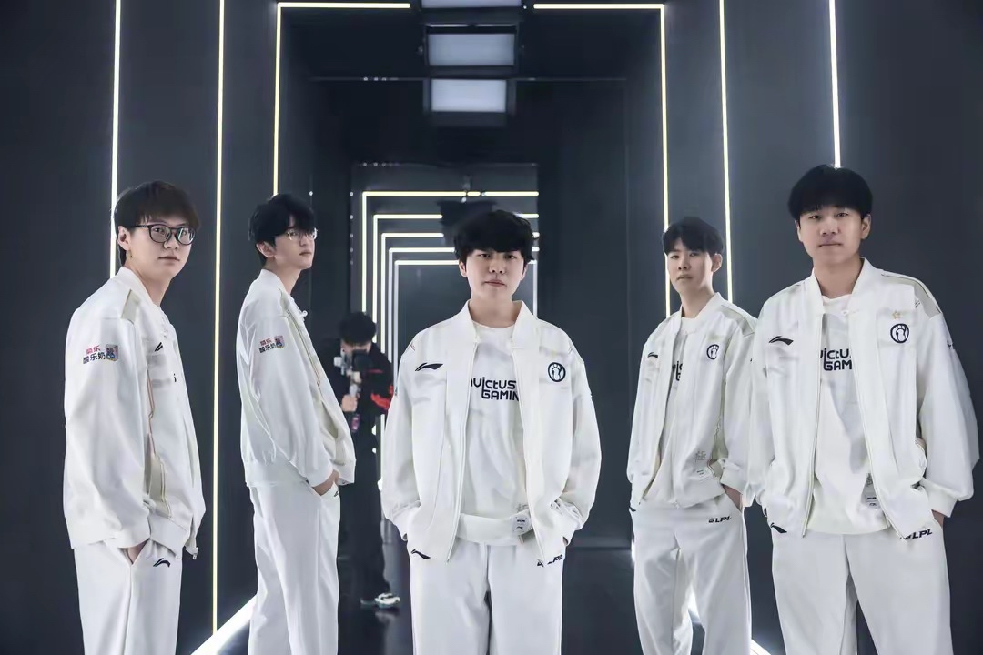 她仍能冷静 她仍能冷静