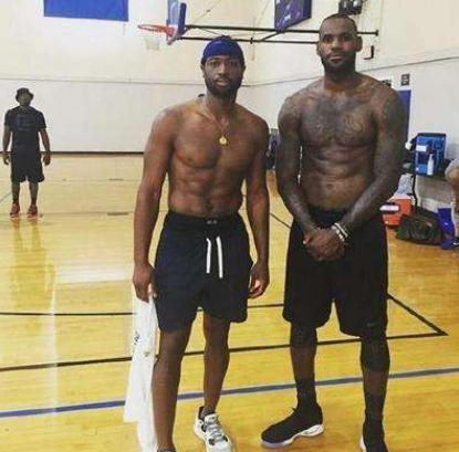 连续三个客 连续三个客