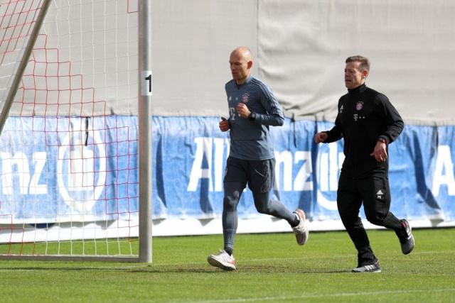 她用自己的 她用自己的